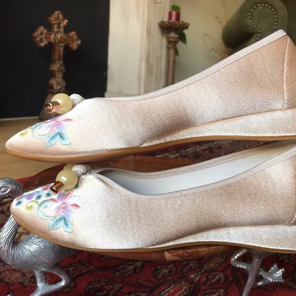 FU TAI XIN Champagne Pastels Floral Silken Embroidered Slip-Ons Chinese 240 US 7 - Picture 8 of 16